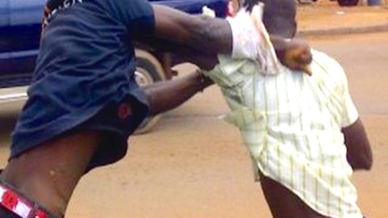 Thierno Dieng tue Modou Lô avec un tesson de bouteille et….