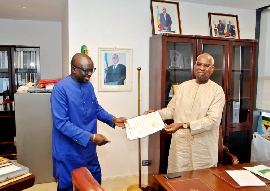 Force-Covid-19 : le barreau du Sénégal remet un chèque de 50 millions