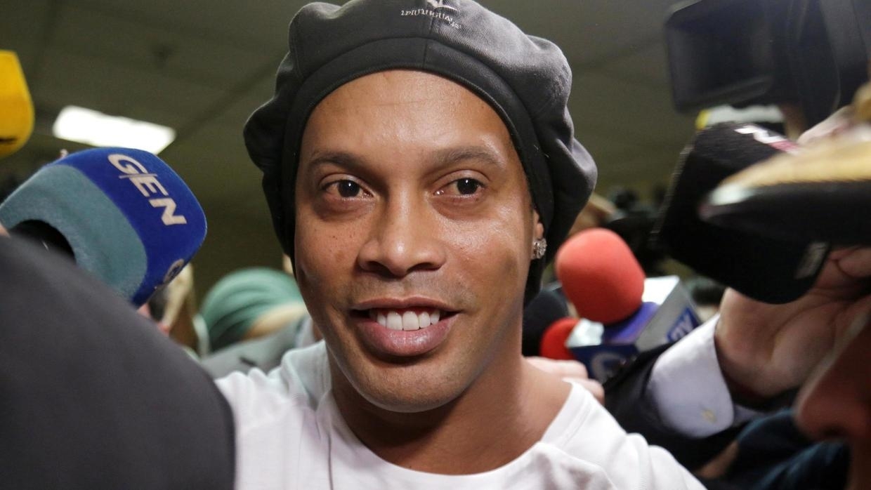 Ronaldinho provisoirement libre