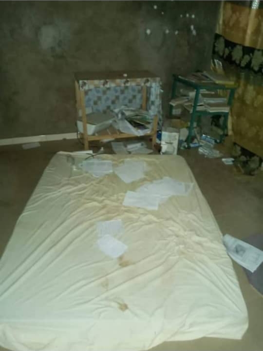 Covid-19 : Un enseignant en provenance de Dakar trouve sa chambre saccagée, découvrez les raisons (images)