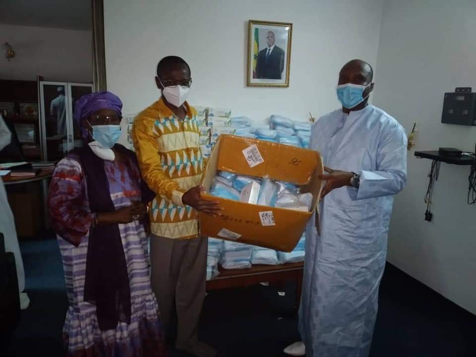 Covid-19 : Barthélémy Dias offre un lot de 1000 masques et des thermoflashs au district ouest