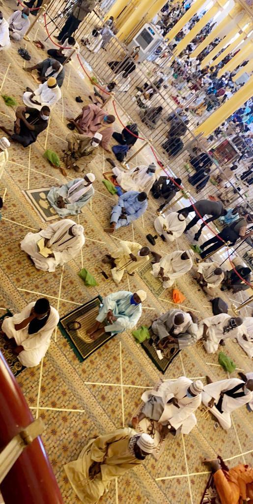 Prière du Vendredi à Massalikoul Djinane : Découvrez les images exclusives des fidèles à l&rsquo;intérieur de la mosquée
