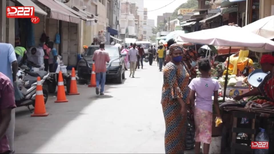 (Vidéo) Sandaga : les marchands s’opposent a la décision des autorités de les déguerpir…