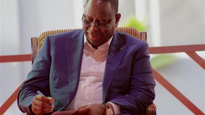 COVID-19 : Macky Sall envoie les ministres en audition à l’Assemblée et annule les vacances gouvernementales
