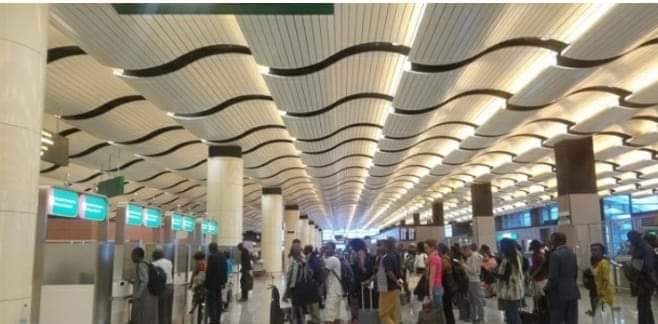 Covid-19 : Pour défaut de tests des passagers bloqués à l’aéroport de Diass