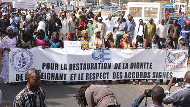 Sit-in devant le ministère de la Fonction publique : Les enseignants sonnent la révolte(communiqué)