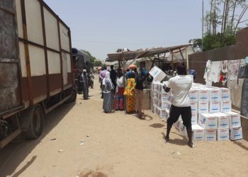 Le Ministère de l&rsquo;Urbanisme, du Logement et de l&rsquo;Hygiène publique a procédé, ce samedi 2 mai, à une remise de denrées alimentaires et de produits nettoyants aux populations des bidonvilles…