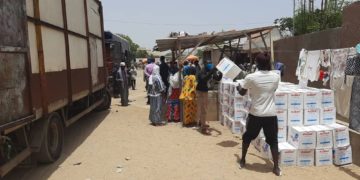Le Ministère de l&rsquo;Urbanisme, du Logement et de l&rsquo;Hygiène publique a procédé, ce samedi 2 mai, à une remise de denrées alimentaires et de produits nettoyants aux populations des bidonvilles…