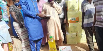 Le Ministère de l&rsquo;Urbanisme, du Logement et de l&rsquo;Hygiène publique a procédé, ce samedi 2 mai, à une remise de denrées alimentaires et de produits nettoyants aux populations des bidonvilles…