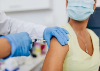 Covid-19 : l’Agence européenne des médicaments donne son feu vert pour le vaccin de Moderna.