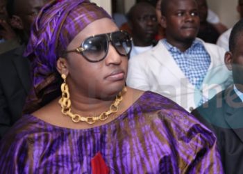 L’ancienne ministre Aminata Lo Dieng arrêtée pour non respect du couvre feu.