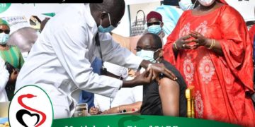 Covid-19: Le ministre de la santé Abdoulaye Diouf Sarr s&rsquo;est fait vacciner ce mardi.