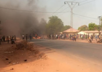 Bignona: Les militants de Sonko ont barré la route nationale ce mardi.