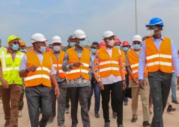 Université San Pedro (Côte d&rsquo;ivoire): Une visite de chantier effectué par le Pr. Diawara Adama en présence de M. Madani Maki Tall, PCA du groupe Envol Immobilier…