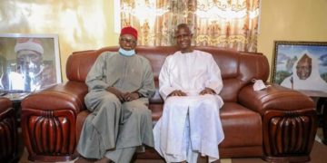 Visite de courtoisie du Ministre de l&rsquo;intérieur chez le khalif général des tijanes