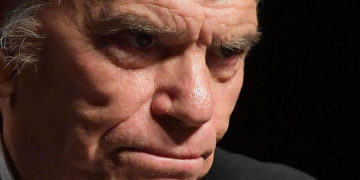 Bernard Tapie hospitalisé, la justice dit non au report de son procès