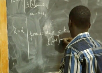 UN PROF DE MATHS TRANSFORME SES « COURS DE RENFOCEMENT » EN « SÉANCES DE SEXE »