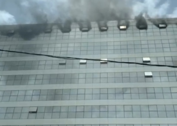 Building Administratif en feu