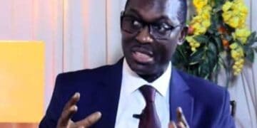 Les journalistes et animateurs candidats aux élections sommés de ranger les micros