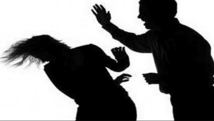 IL TABASSE SA FEMME ET SON DOMESTIQUE