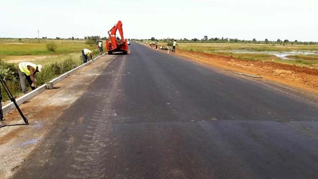 Visite de chantier de l&rsquo;autoroute Mbour-Fatick-Kaolack par Mansour FAYE