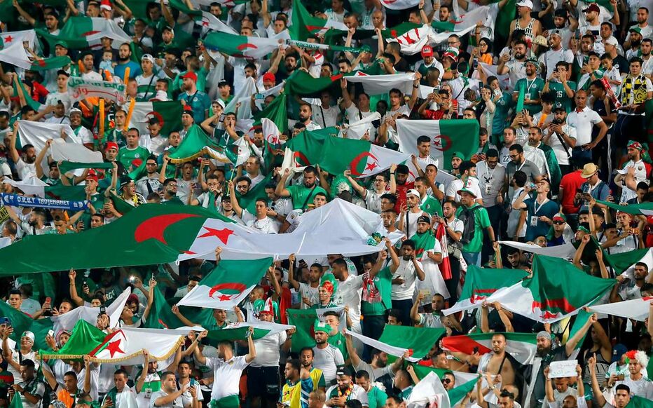 Affaire Algérie – Cameroun: Des supporters algériens manifestent devant le siège de la FIFA
