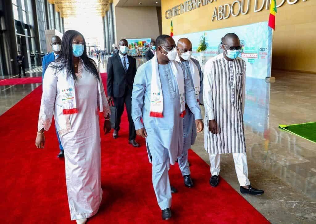 Conseil des ministres: Le président Macky sall encore au service de la jeunesse.