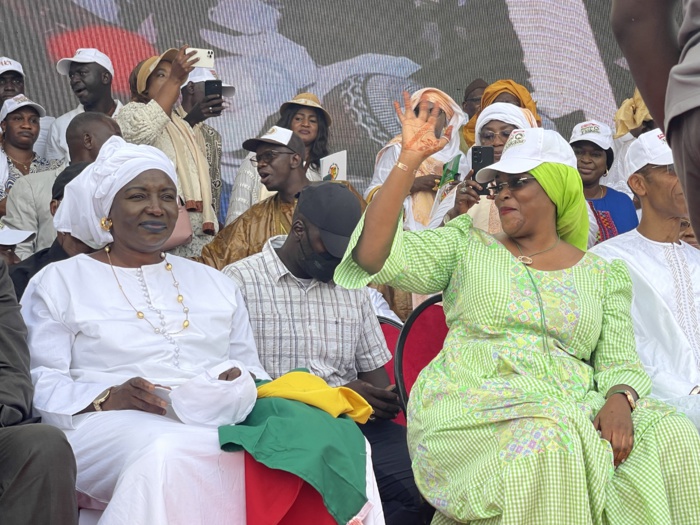 Les leaders du Benno drainent une marrée humaine à la place de la nation pour le meeting de clôture