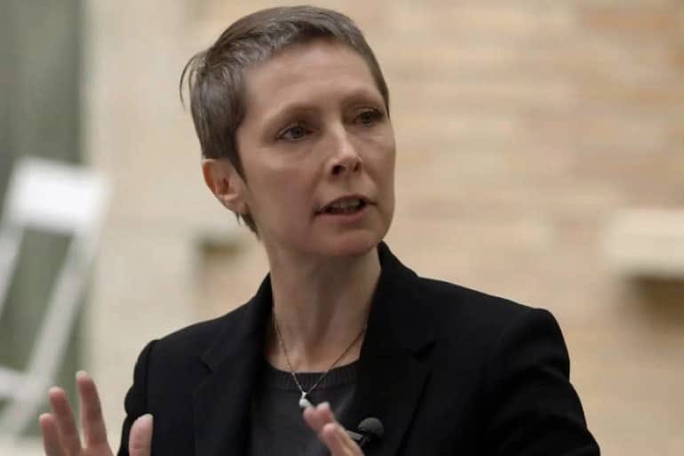 Madiambal Diagne, remplacé par Anne Cécile Robert à la tête de l&rsquo;Union de la Presse Francophone (UPF).