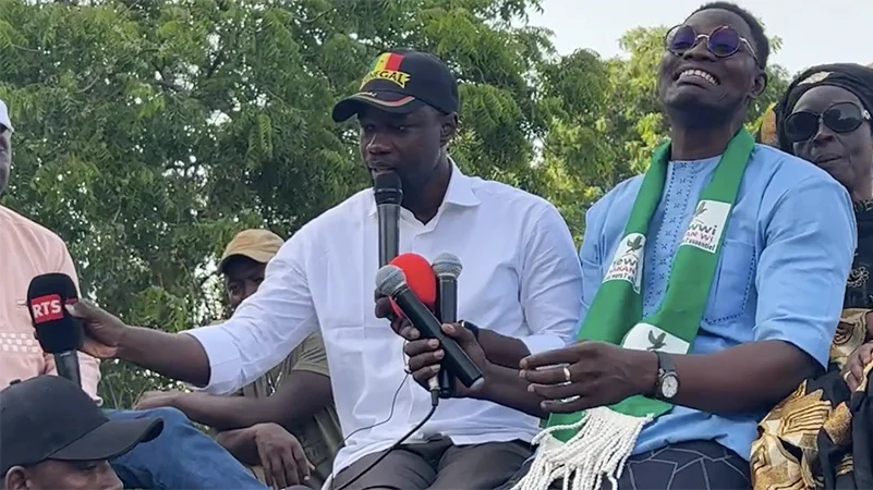 Ousmane Sonko revient sur l&rsquo;affaire du retrait de micro de la RTS et menace des diffuser une liste des « médias corrompus »
