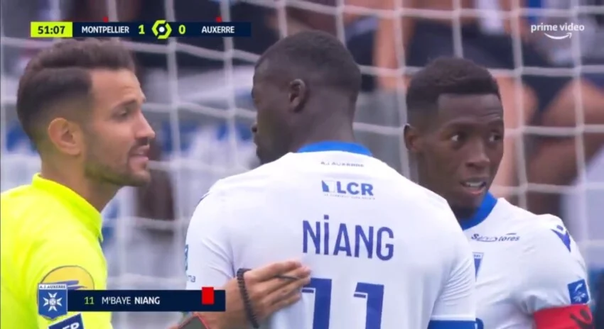 Mbaye Niang prend deux matchs de suspension après son carton rouge pour son premier avec l&rsquo;AJ Auxerre