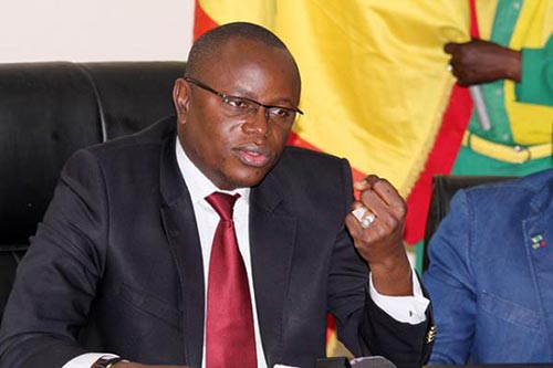 Remise de drapeau des athlètes sénégalais par le ministre de sport en vue des jeux islamique 2022