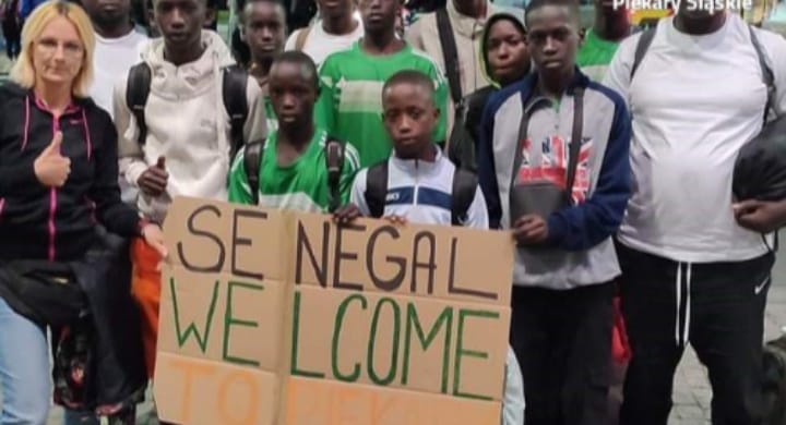 À POLOGNE, DE JEUNE FOOTBALLEURS SÉNÉGALAIS, SAUVÉS PAR UNE POLICIÈRE.
