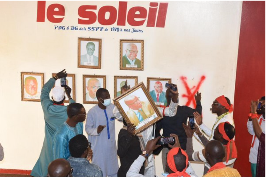 11 journalistes du Journal le Soleil arrêtés par la gendarmerie, 2 d&rsquo;entre eux aux urgences après des conditions atroces