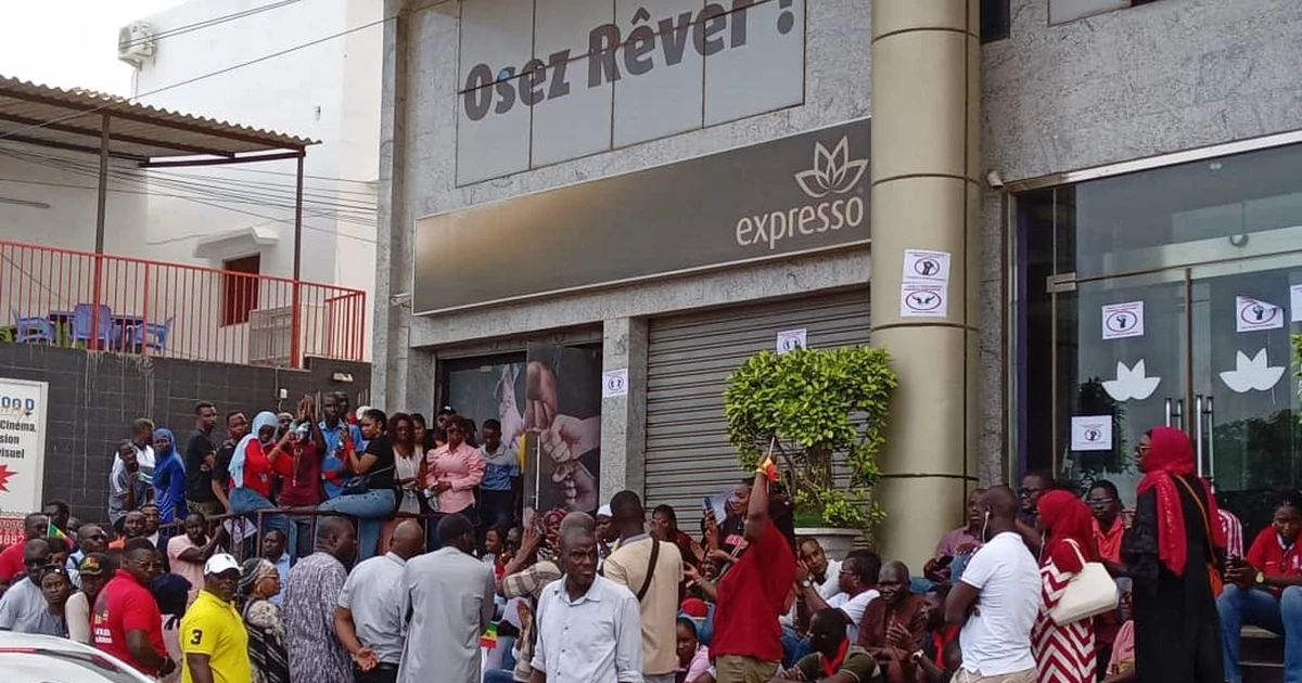 Le Mouvement Frapp France dégage dénonce le licenciement des 50 travailleurs par Expresso