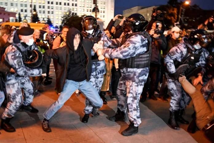 Plus de 1300 personnes arrêtées en Russie Lors des manifestations anti-mobilisation