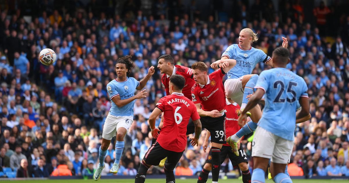 Premier League : Manchester City corrige le Man U et suit de près les gunners.