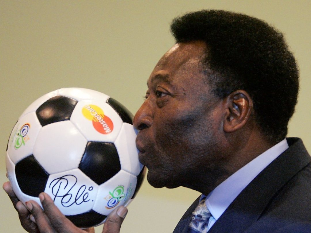 PELE LE “ ROI” DU BALLON, UNE ETOILE S’EST ETEINTE