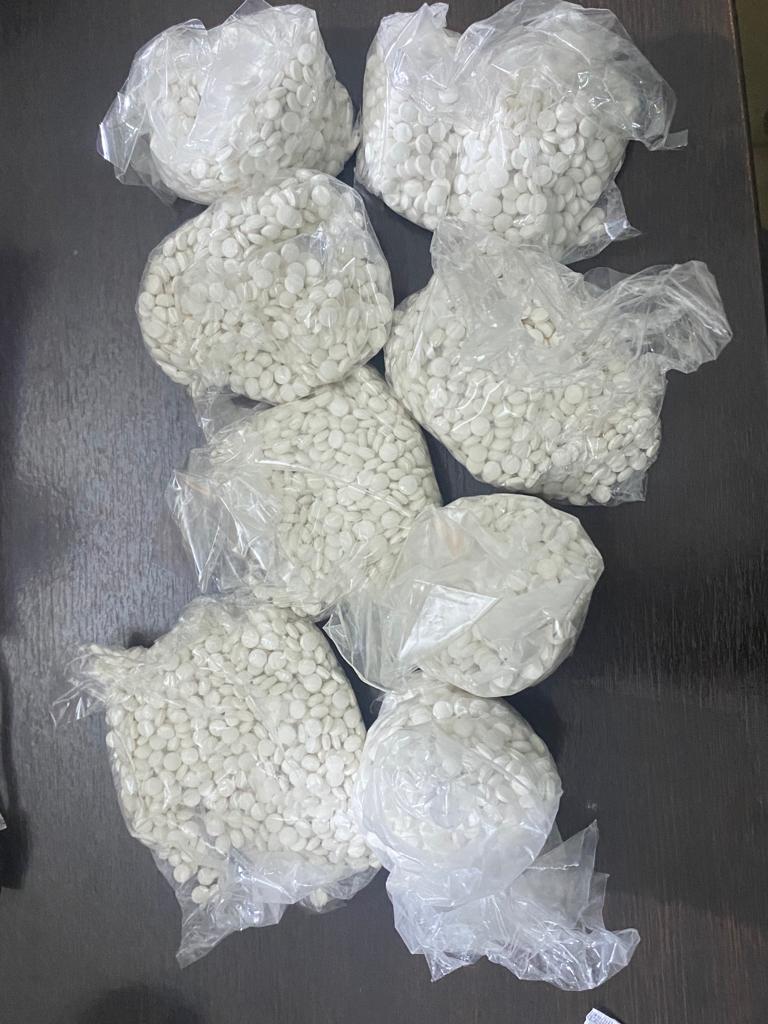 Contrôle Douane-De faux médicaments d’une contrevaleur de 113 millions CFA et des billets noirs d’une contrevaleur de 457 millions saisis respectivement à Kaymor (Nioro) et sur l’autoroute ILA-Touba (Sortie de Thiès).