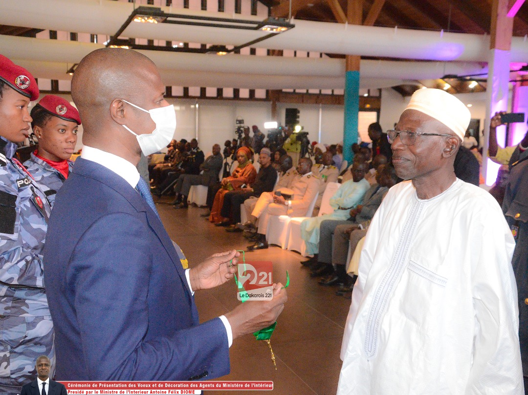 Album Photo-Cérémonie de présentation des vœux et de décoration des agents du Ministère de l’Intérieur, presidé par le Ministre de l’Intérieur Antoine Félix Abdalah Diome