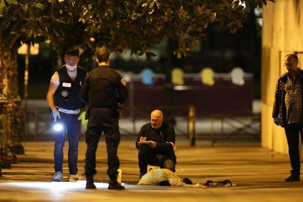 Agression à Paris: moins six blessés à l’arme blanche