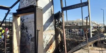 Incendie au marché Ocass des cantines dévastées.