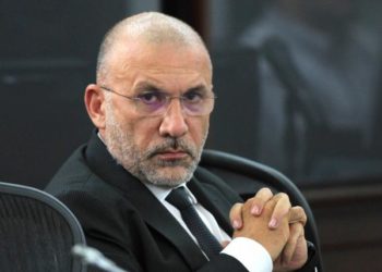 Le sénateur de centre gauche Roy Barrera installe loin de Colombie.