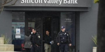 Les États-Unis écartent un renflouement de la Silicon Valley Bank, frayeur dans les start-ups.