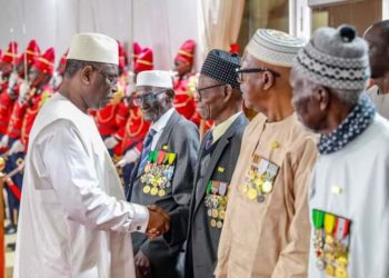 MACKY SALL HONORE LES TIRAILLEURS DE RETOUR AU BERCAIL ????????