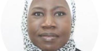 Le médecin colonel professeur Fatou Fall, première femme nommée général dans l&rsquo;armée sénégalaise au Sénégal. Elle est engagée en 1985.