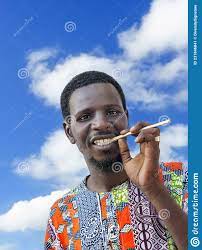 Le Siwak, bâton de bois purifie l&rsquo;haleine de la biusse, et, sa vente est prospère à Dakar.