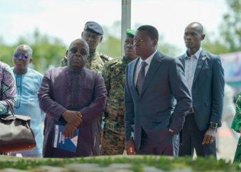 LE PRÉSIDENT DE LA RÉPUBLIQUE TOGOLAISE SEM FAURE ESSOZIMNA GNASSINGBÉ A PROCÉDÉ À LA POSE DE LA PREMIÈRE PIERRE POUR LES TRAVAUX DE CONSTRUCTION DE L’UNIVERSITÉ DE KARA LE LUNDI 24 AVRIL 2023 DANS LA PRÉFECTURE DE KOZAH.»