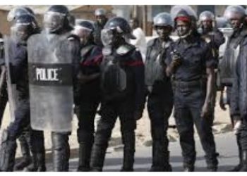 SOCIÉTÉ-Place de l&rsquo;Indépendance : Ça chauffe entre policiers et anciens militaires blessés de guerre